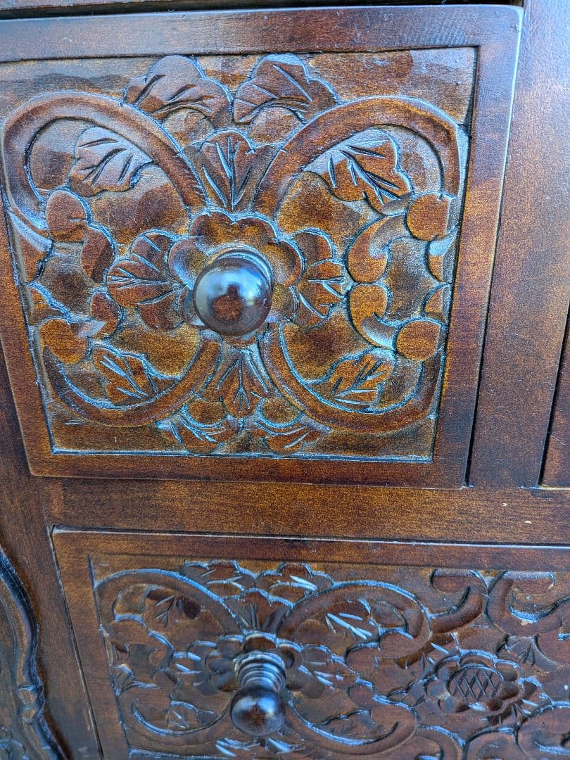 古い木製彫刻入りチェスト 6引き出し