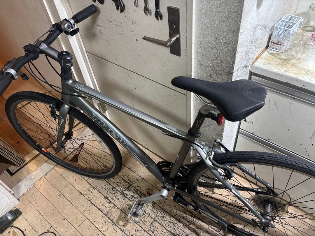 TREK 7.2FX トレックのクロスバイク グレー