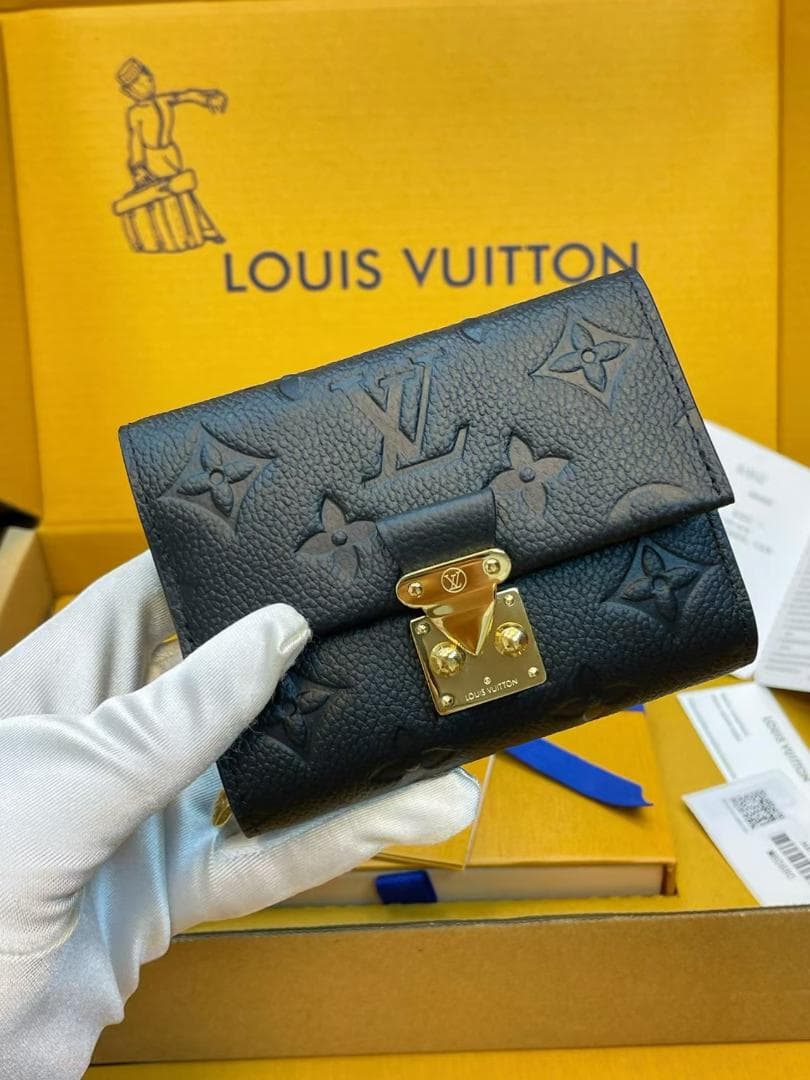 LOUIS VUITTON ブラック レザー キーケース - メルカリ