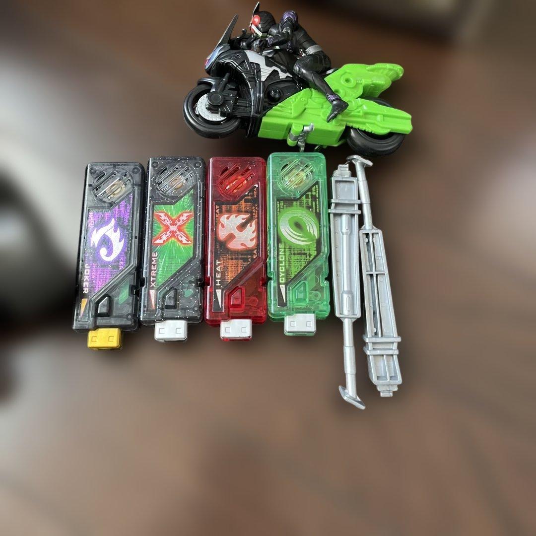 仮面ライダーW DXリボルギャリー - メルカリ