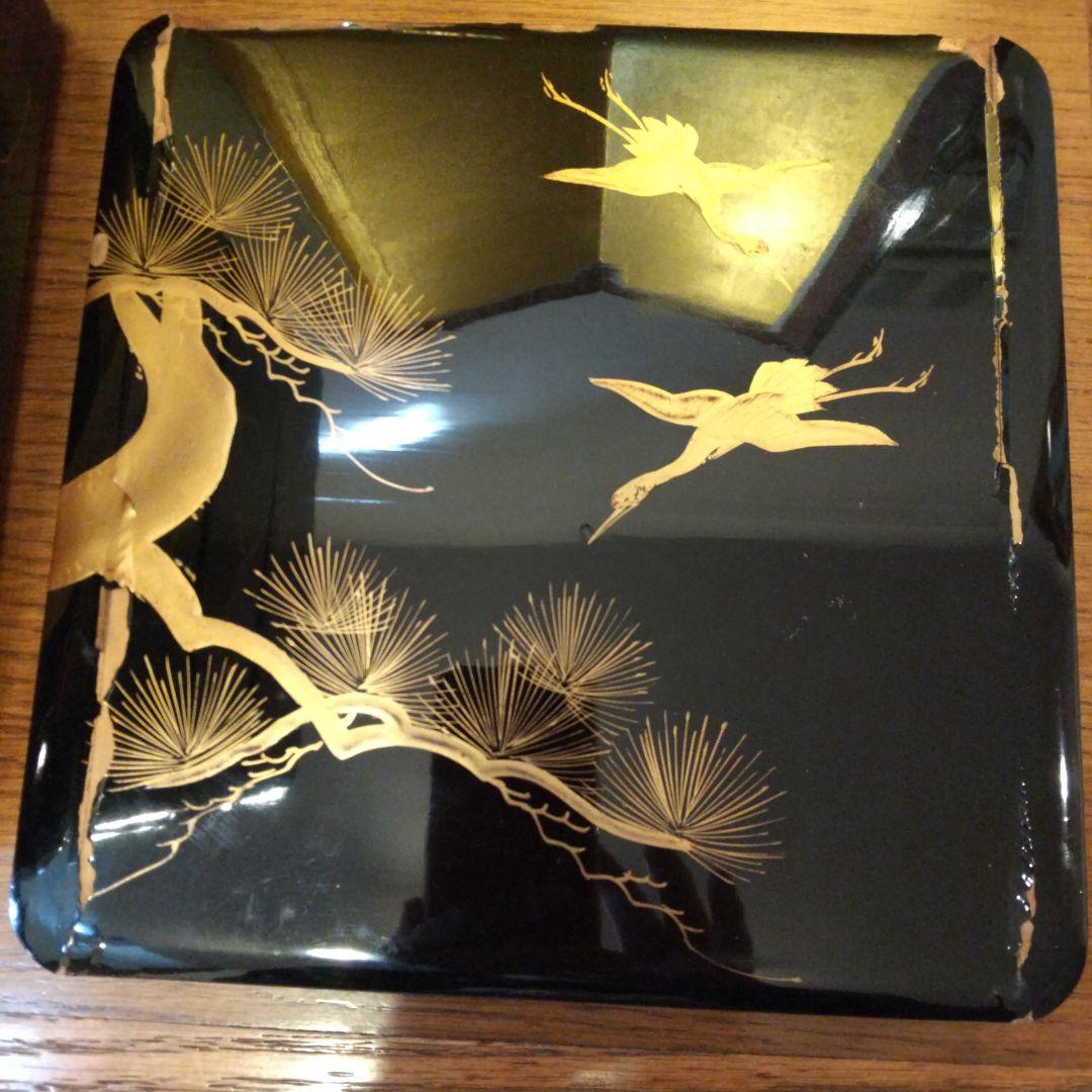 昭和レトロアンティーク黒漆塗り木製4段重箱 松と鶴の蒔絵デザイン