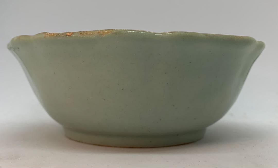 古伊万里焼の青磁色絵 山水栗文 輪花鉢 美術品・アンティーク