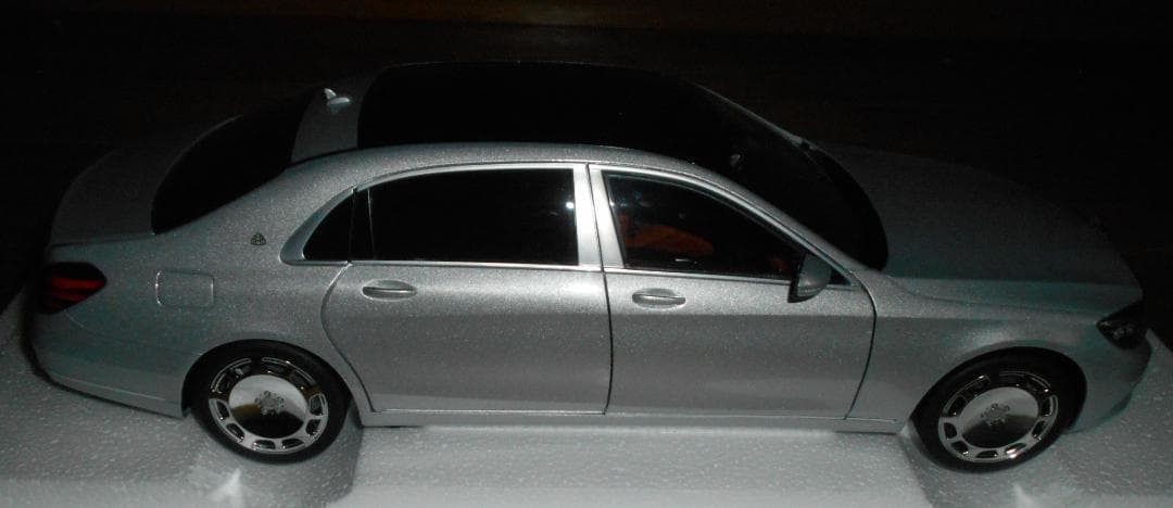 オートアート　1/18　メルセデス　マイバッハ　S600