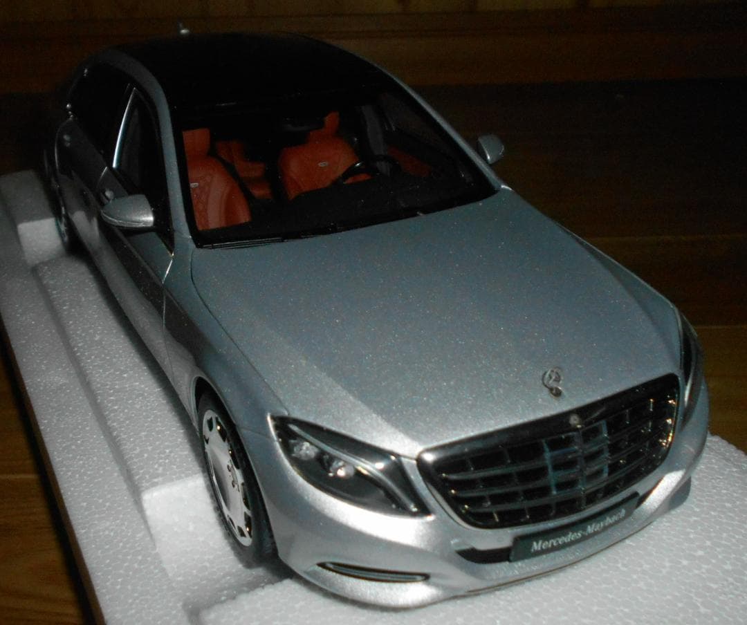 オートアート　1/18　メルセデス　マイバッハ　S600