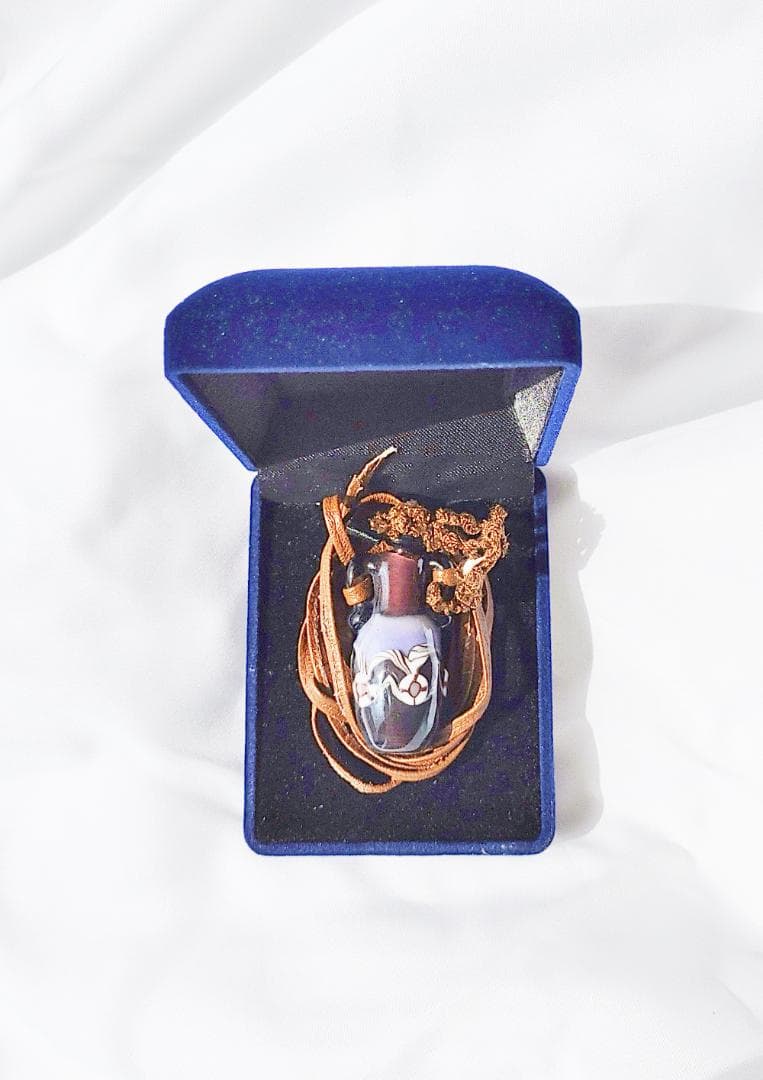 吉田正子トンボ玉（貳拾漆） 「瓶型」皮ひもネックレス ガラス玉に込め