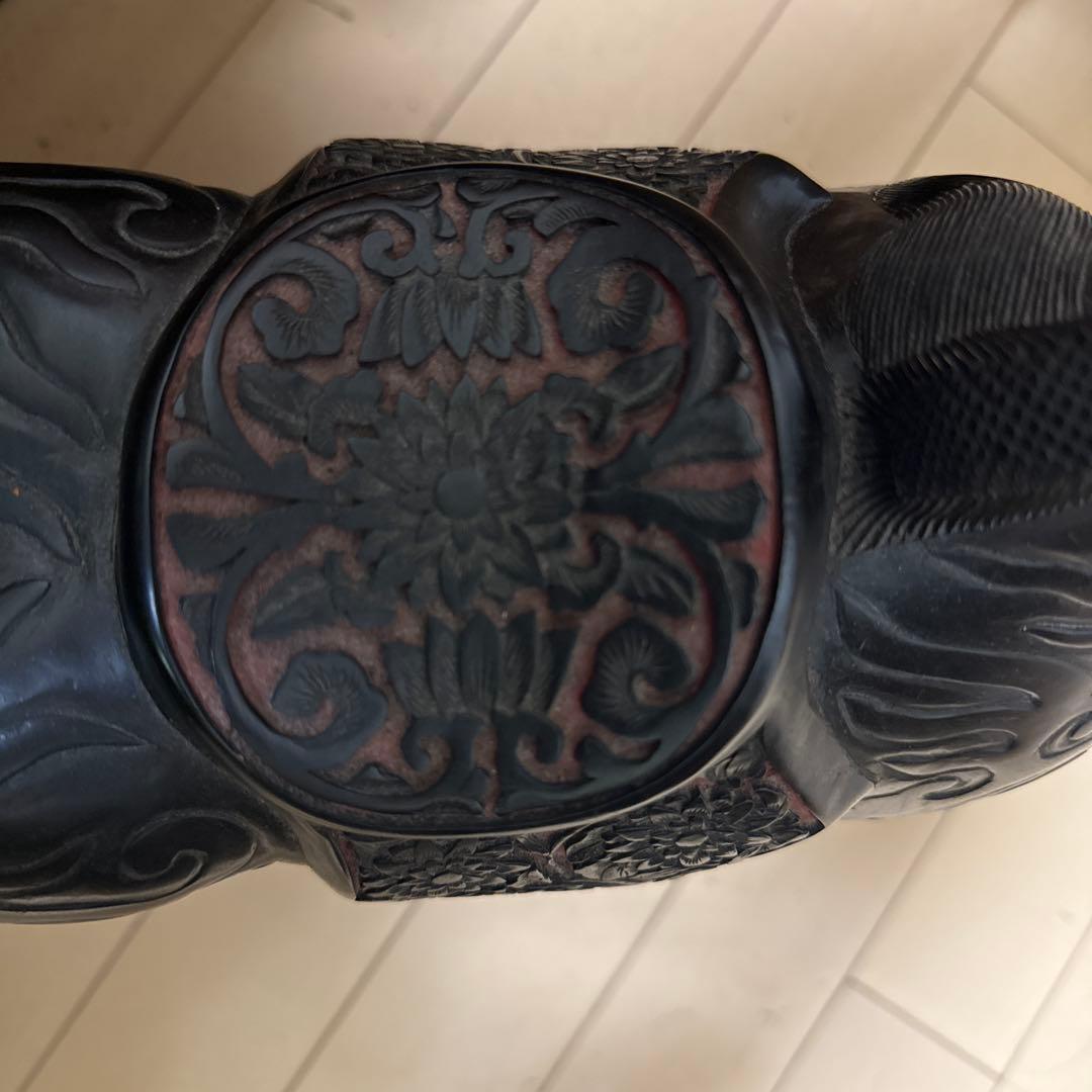 美品!堆朱堆黑馬細密彫刻縁起物置物唐物漆芸中国美術時代物