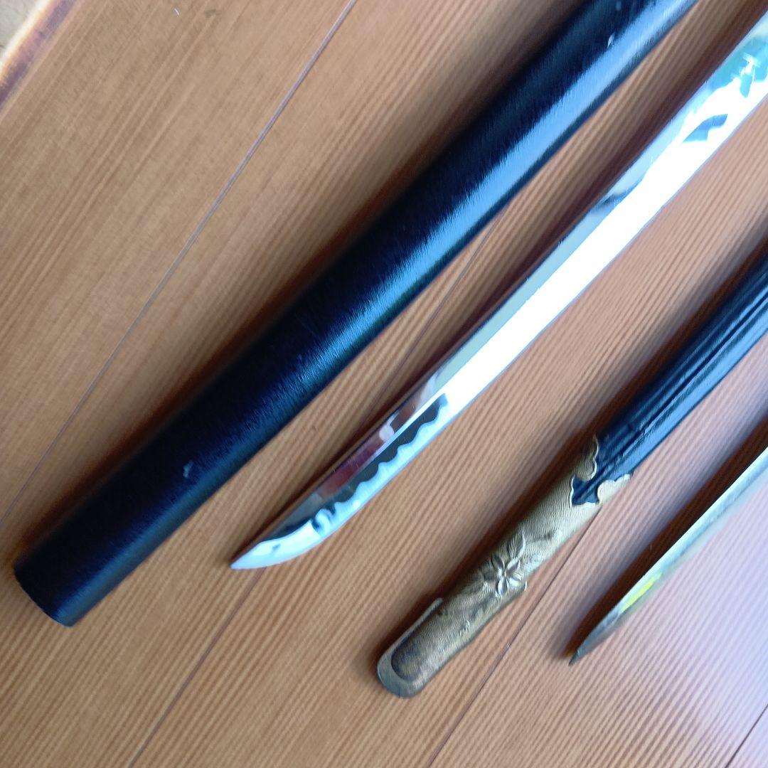 模造刀2口セット１口は居合刀1口は旧海軍儀礼刀.指揮用サーベル型模造刀