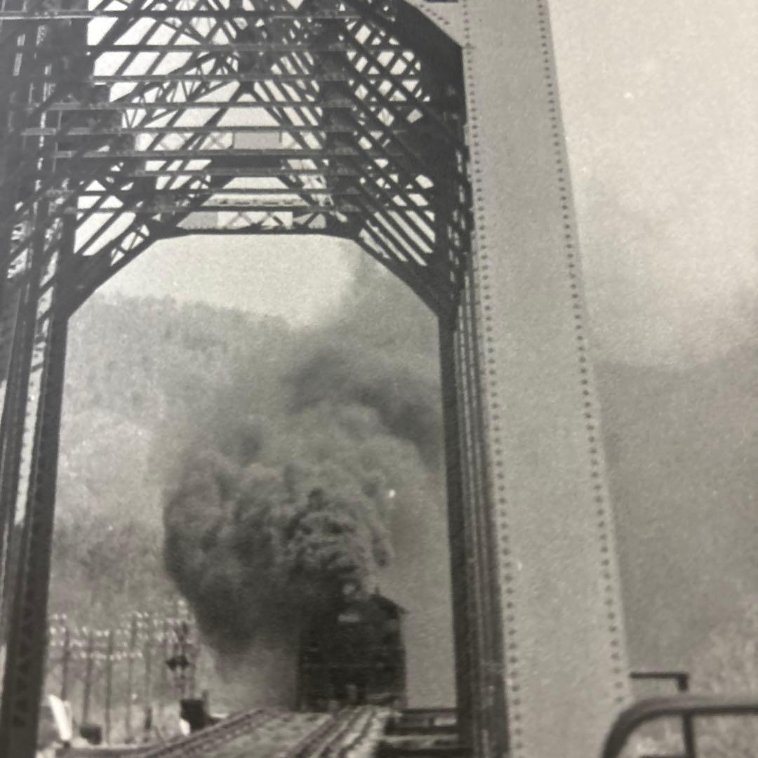 鉄道写真 蒸気機関車 鉄橋 モノクロ 鉄橋 モノクロ 鉄道 線路の写真