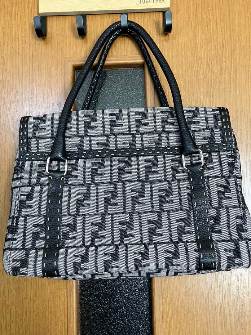 フェンディ リンダ美品