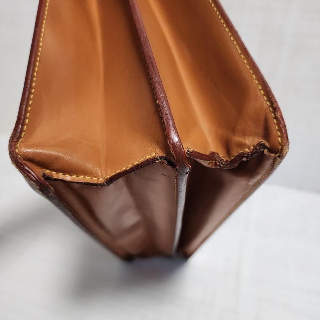 ルイヴィトン セルヴィエットコンセイエ エピ ビジネスバッグ 鞄 ハンドバッグ