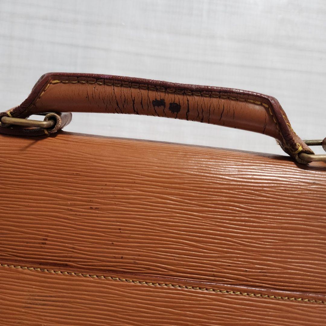 ルイヴィトン セルヴィエットコンセイエ エピ ビジネスバッグ 鞄 ハンドバッグ