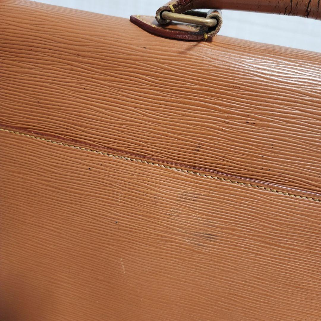 ルイヴィトン セルヴィエットコンセイエ エピ ビジネスバッグ 鞄 ハンドバッグ