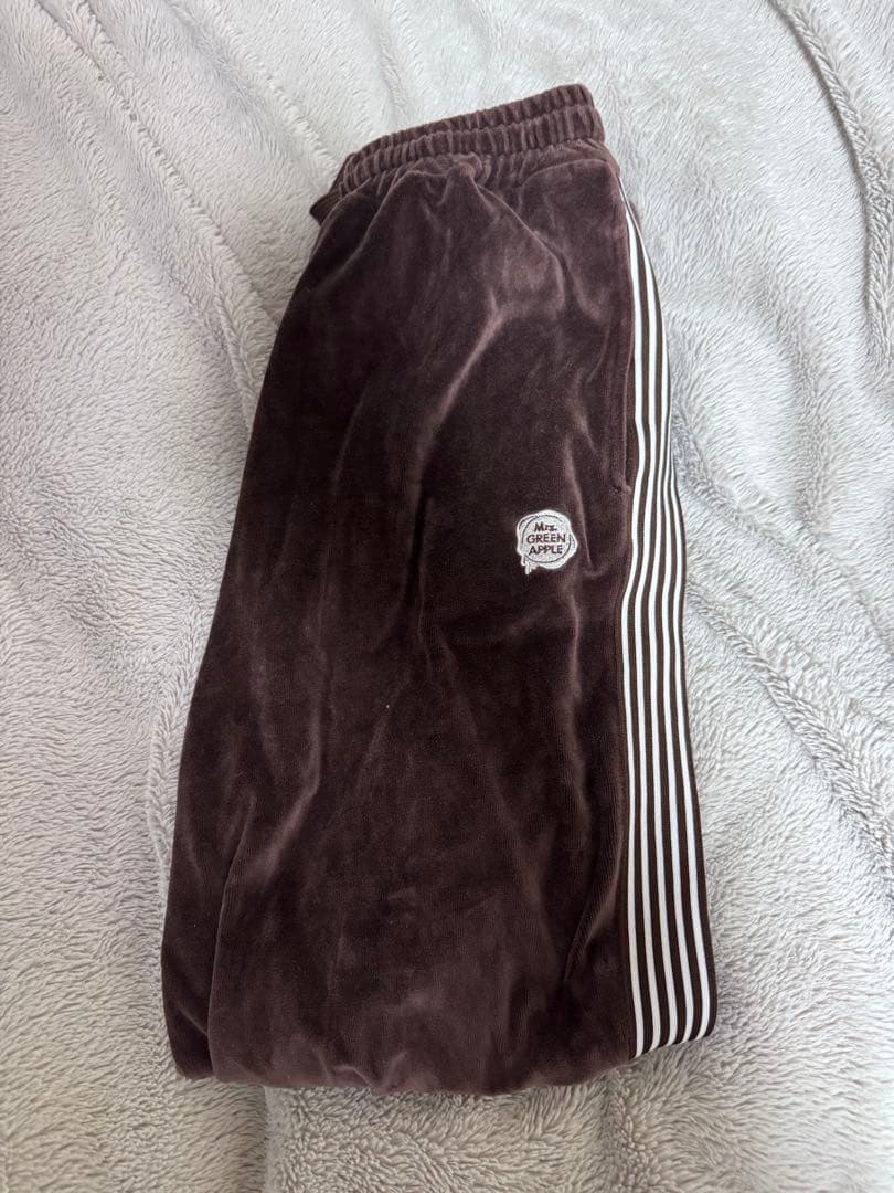 Mrs. GREEN APPLE ベロアルームウェア 上下セットアップ - メルカリ