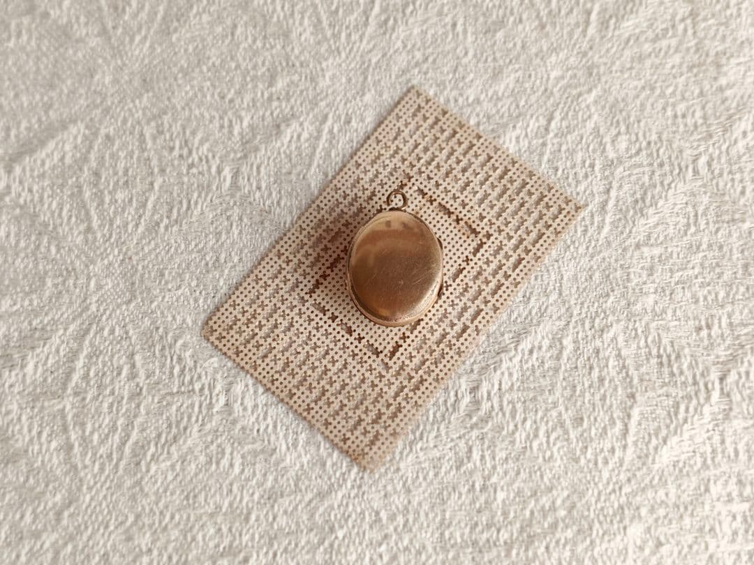 チョコメルさま】vintage ✙ * クロス ロケット ペンダントトップ