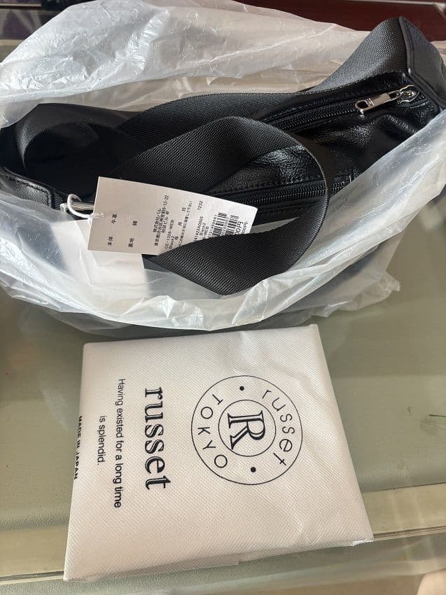 [新品未使用]russet ソフトレザーラウンドショルダーバッグ　ブラック