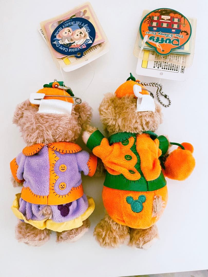 ダッフィー シェリーメイ ハロウィン2009・2010ぬいぐるみバッジ2個