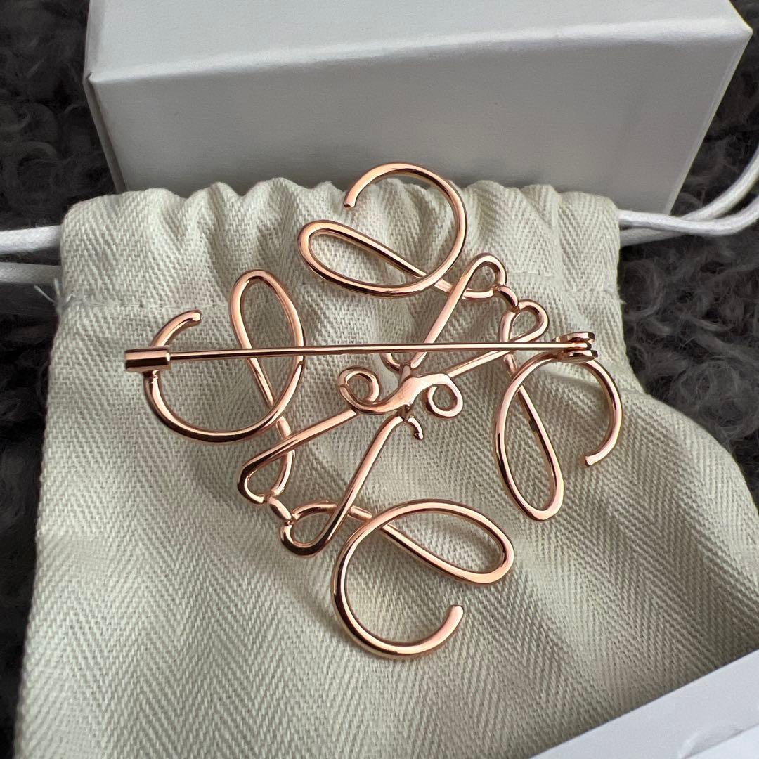 LOEWE ローズゴールド ブローチ - メルカリ