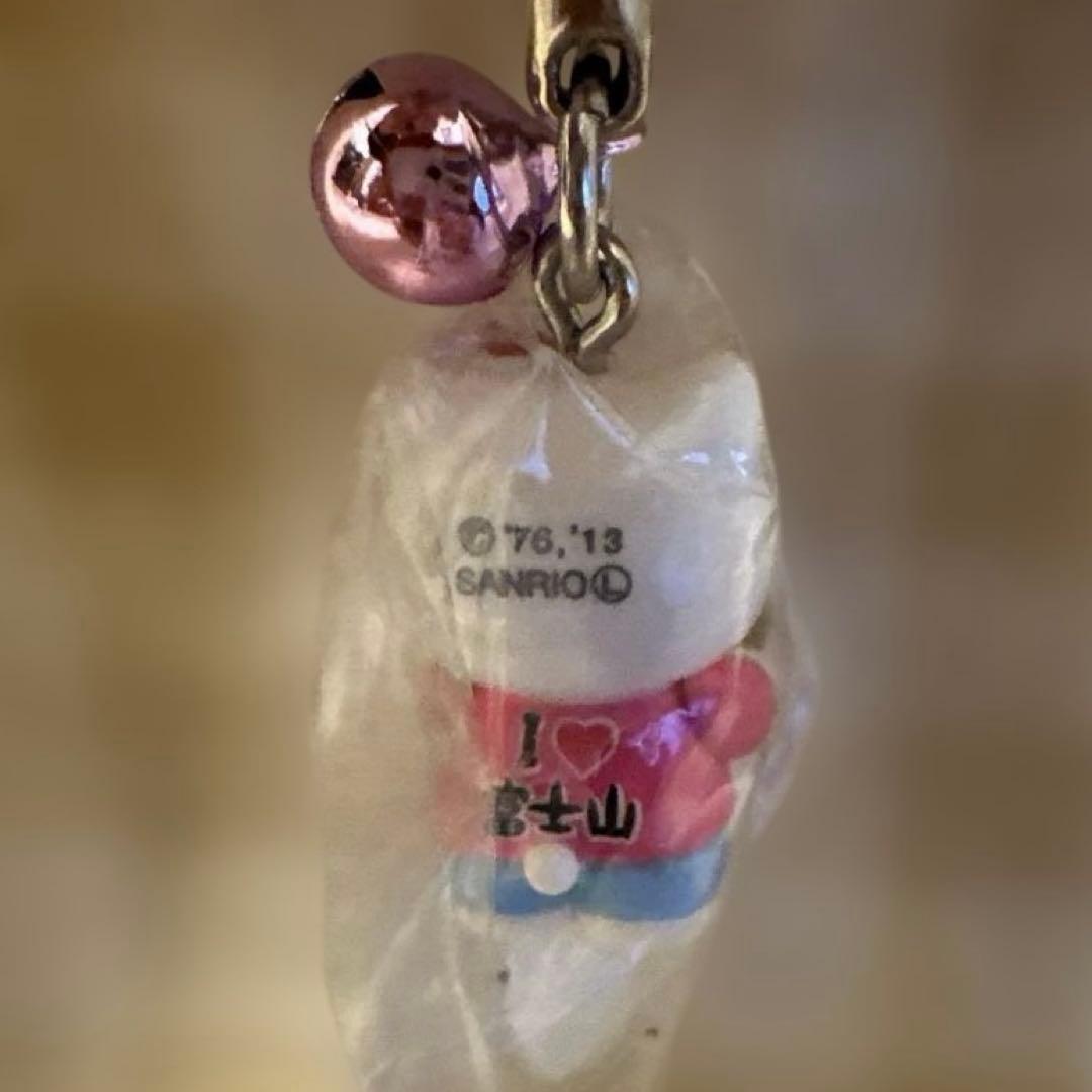 ハローキティ　根付け　ストラップ　富士山　メロンパンバージョン
