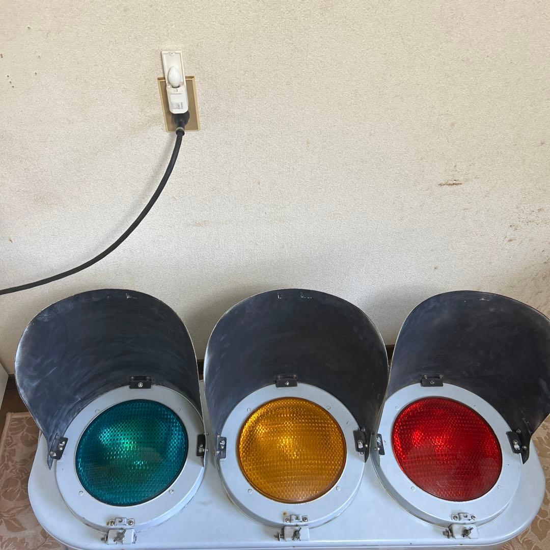 ジャンク】歩行者用 信号機【大型 信号灯機 実機 レトロ 本物 信号器