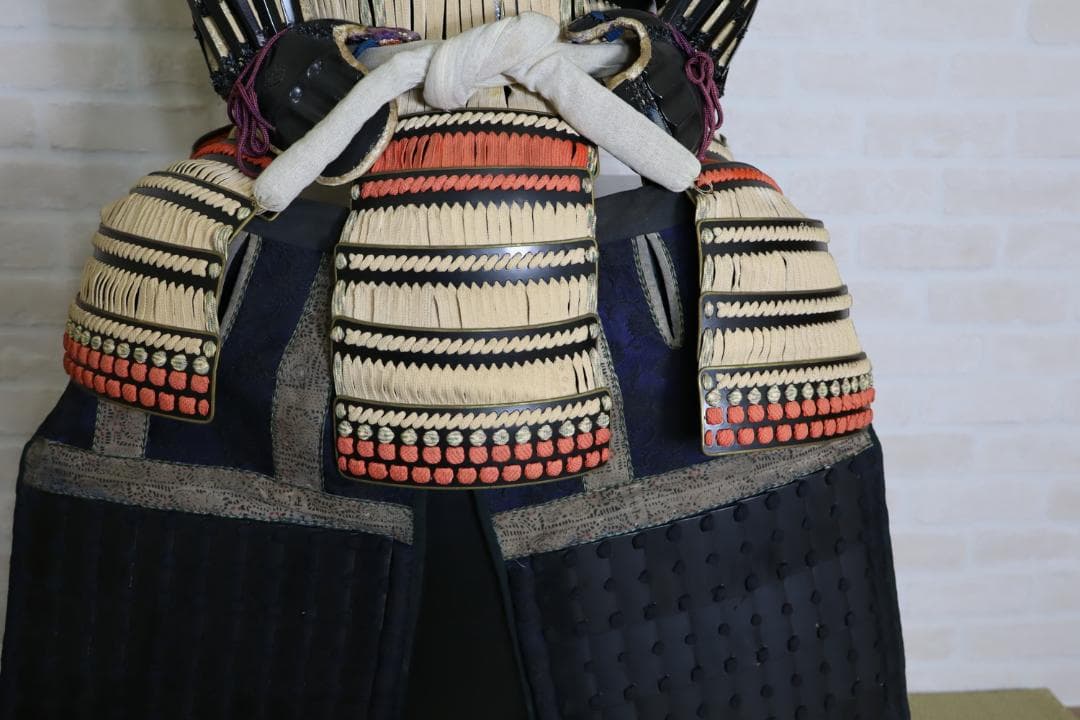 大人が着用出来る本格的な日本の武士甲冑一式（飾り鎧・美術品）　等身大　甲冑