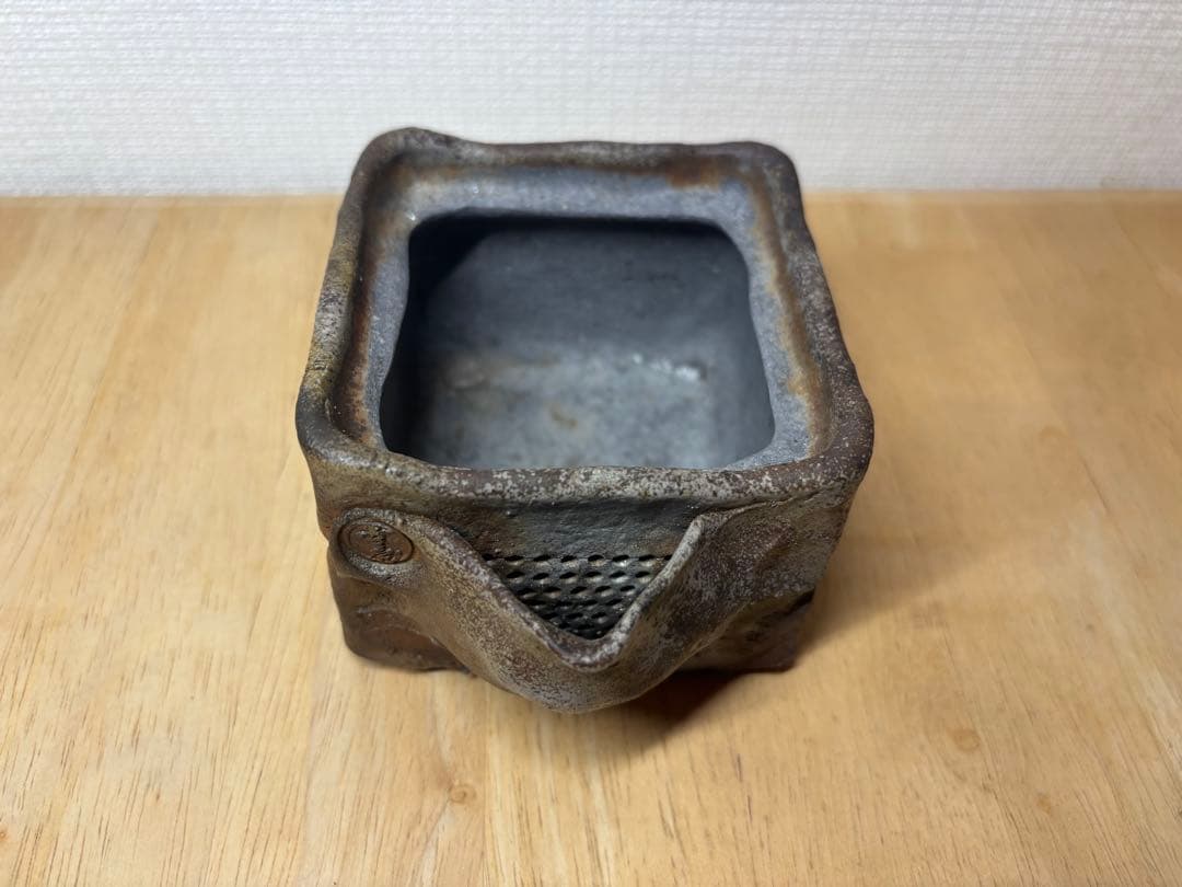 ㊷備前焼 宝瓶 登り窯 蟹(かに)とタニシ(貝)手びねり4角