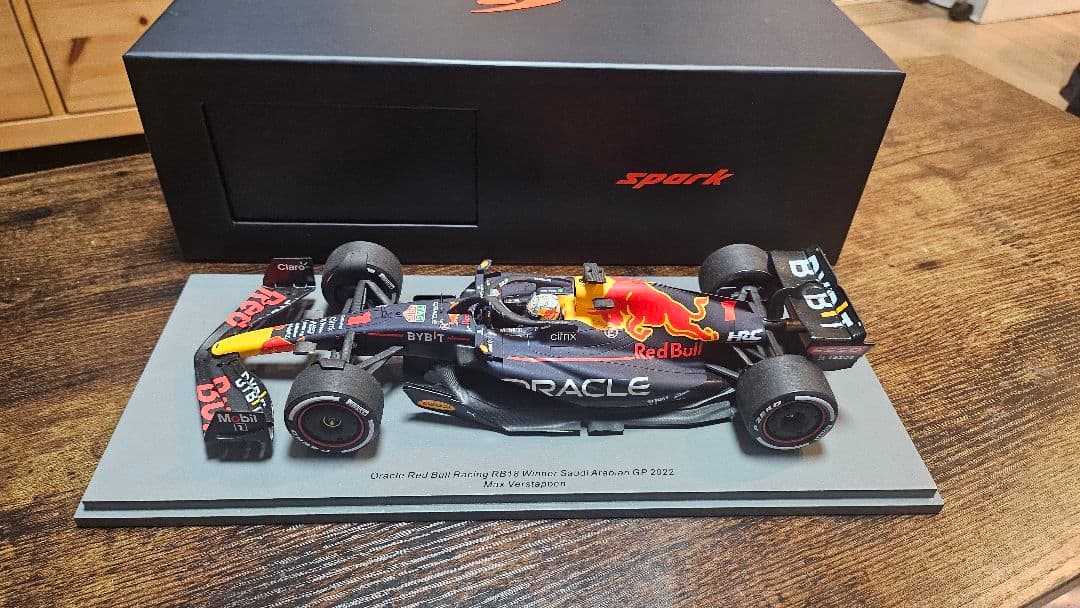 Spark 1/18 RB16 + 1/2ヘルメット マックス・フェルスタッペン