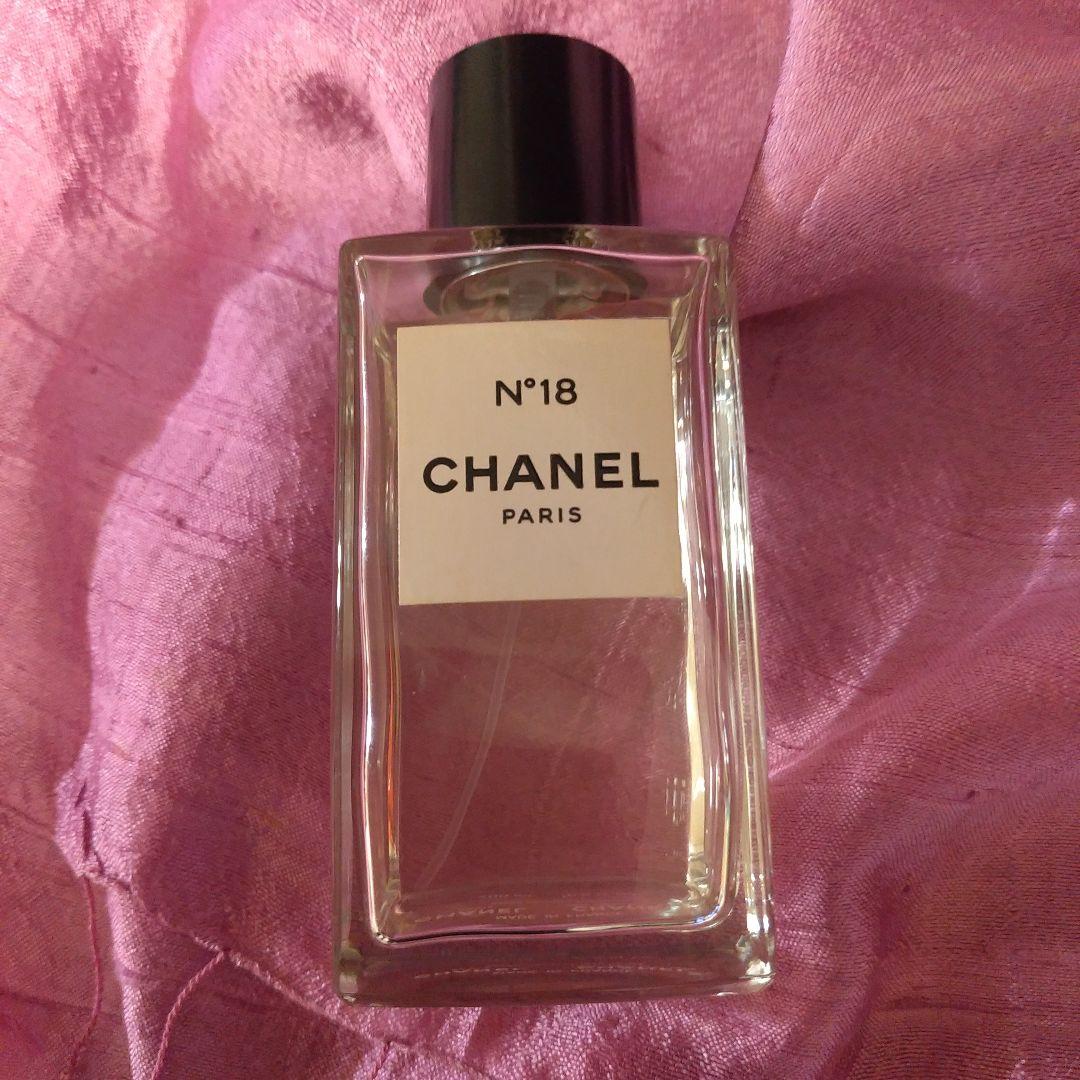 CHANEL シャネル　レゼクスクルジフ　NO.18