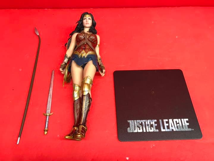 ★ JUSTICE LEAGUE ワンダーウーマン 1/10スケールフィギュア