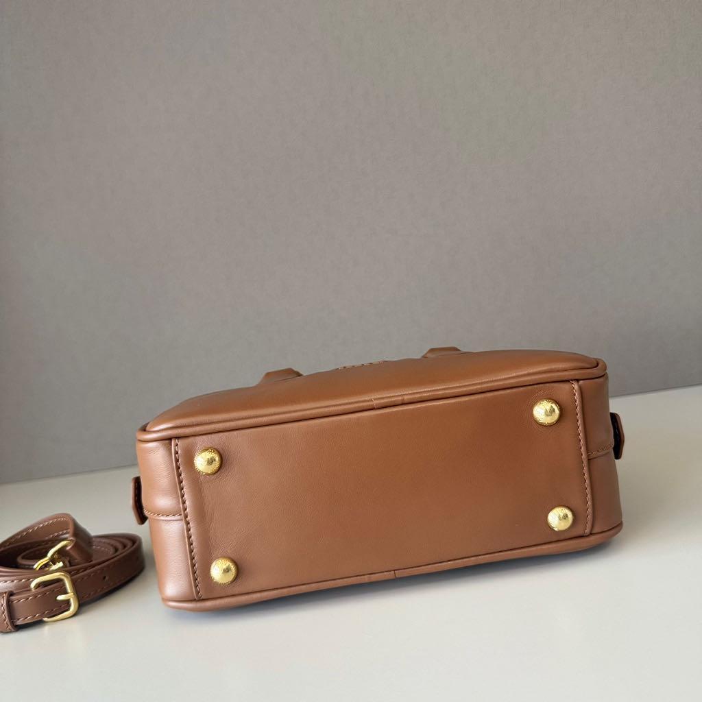 MIUMIU　キャラメル色ハンドバッグ　ショルダーバッグ