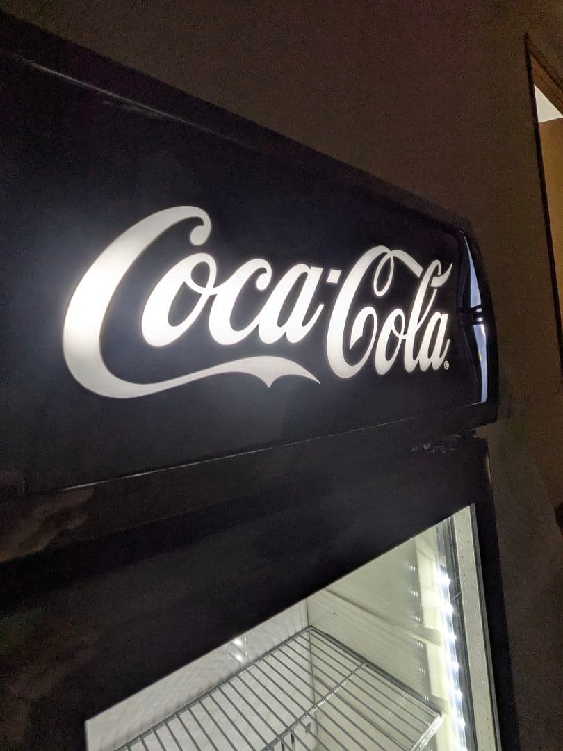 Coca-Cola ガラスドア冷蔵庫 レトロ＊「ロゴ点灯／庫内灯点灯」