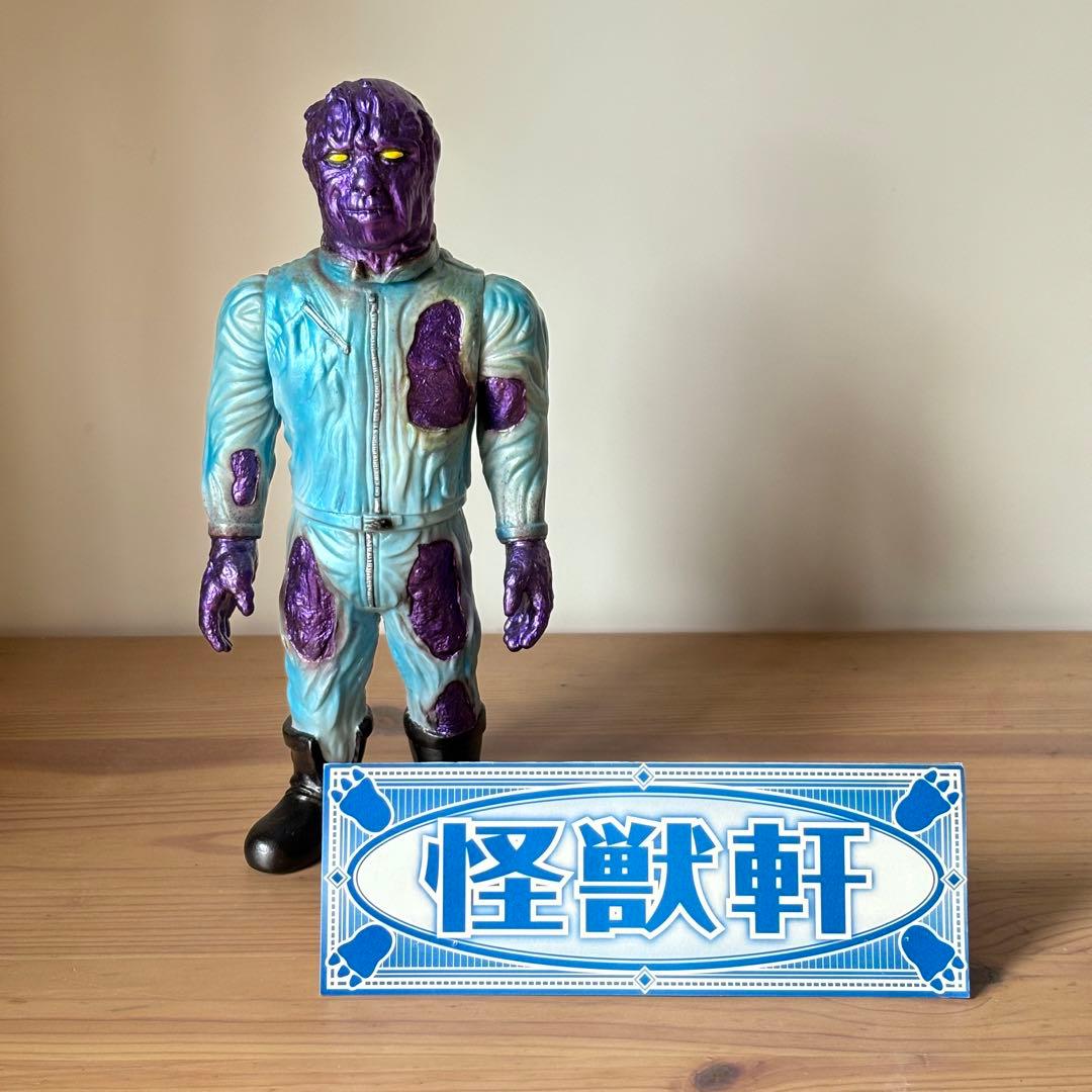 怪獣軒【ヤマシロ】リペイント シルバー仮面 ソフビ - メルカリ