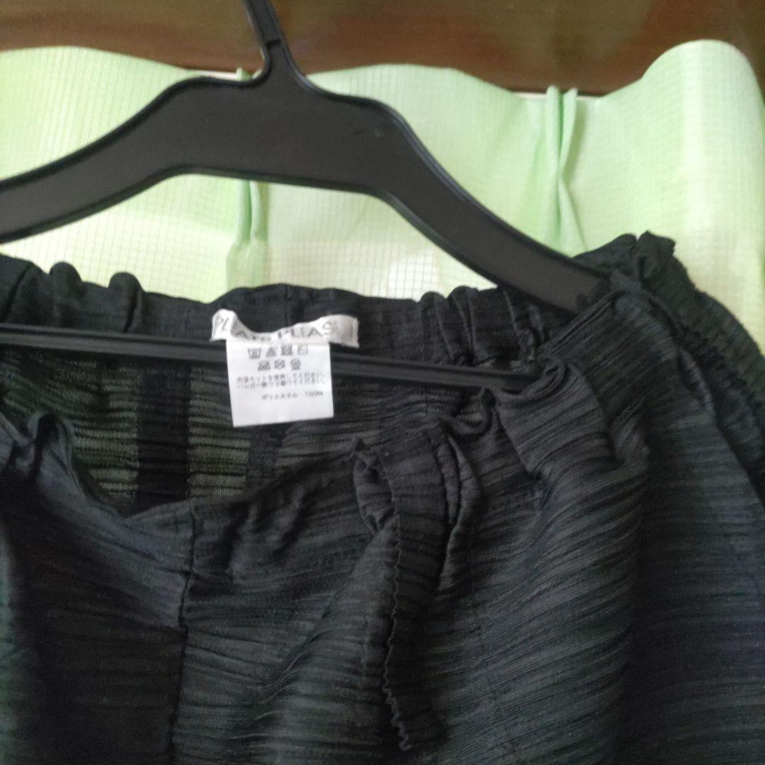 黒いサルエルパンツ ポリエステル素材