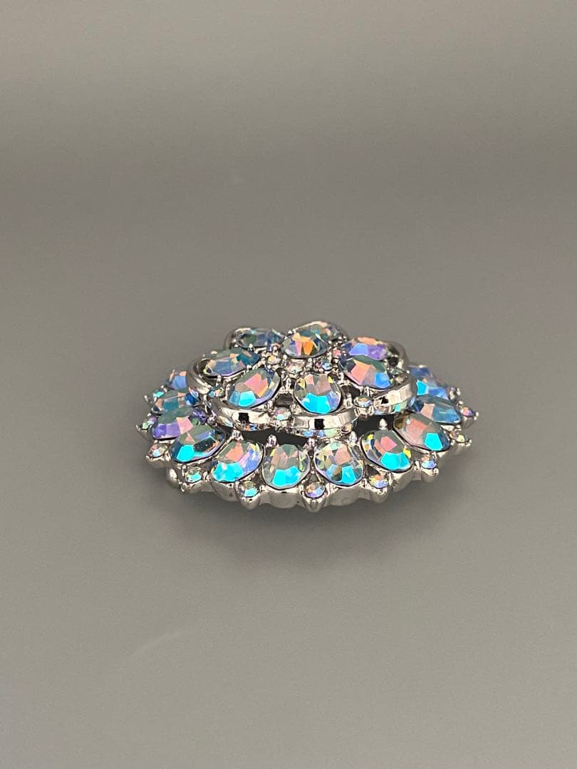 lotuscloud2607⭐️TRIFARI トリファリ ヴィンテージブローチ - メルカリ