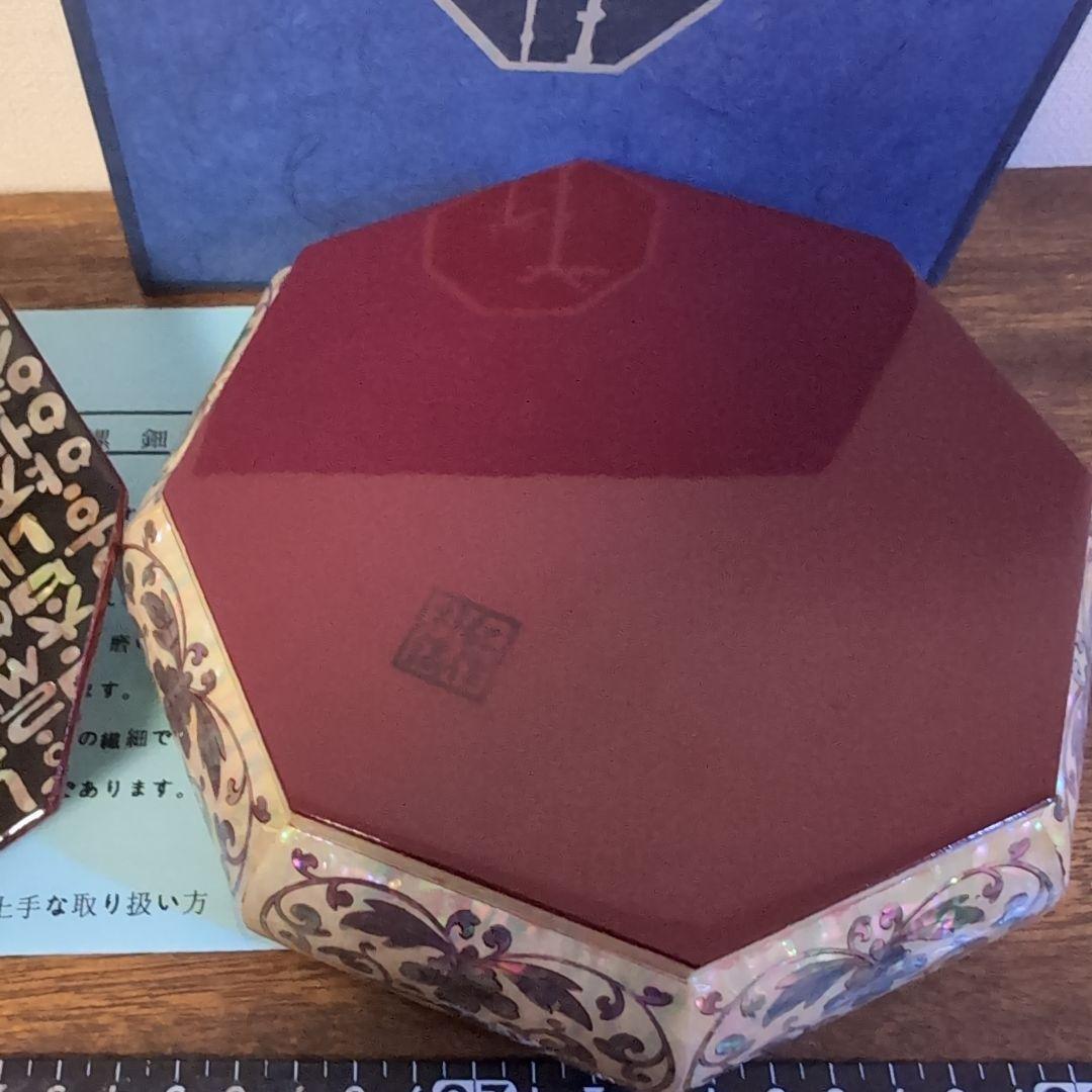 韓国螺鈿　作家物　八角形 漆器 菓子器 花鳥文様　漆器　漆芸　工芸品