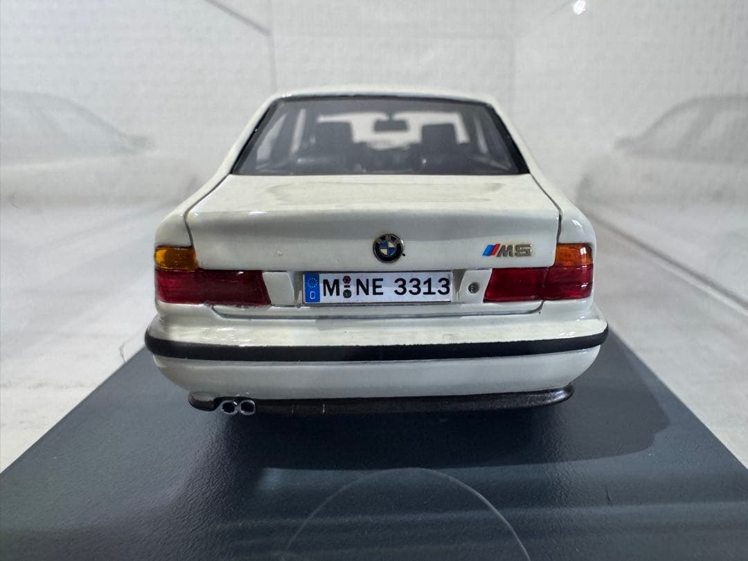 BMW M5 (E34) 1/43 スケールモデル