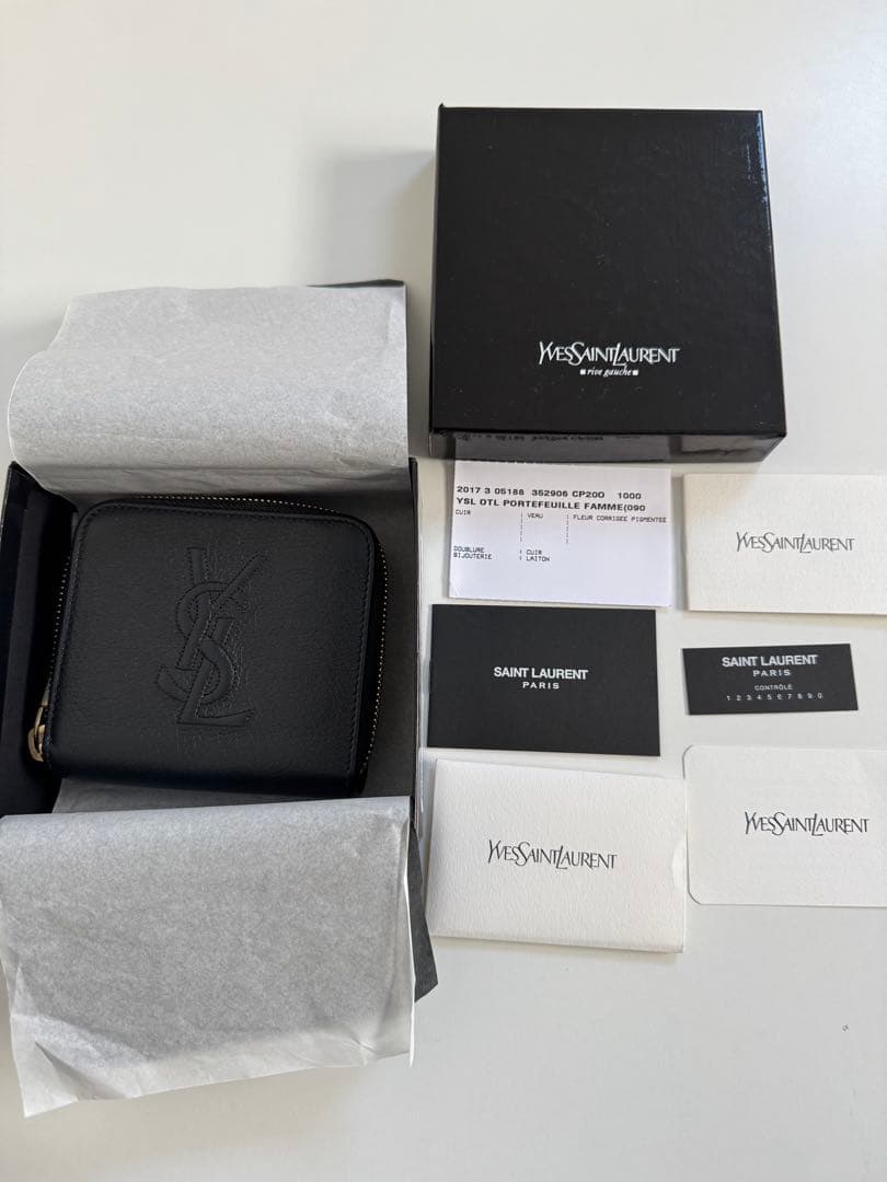 【状態◎】Yves Saint Laurent ブラック 二つ折り財布