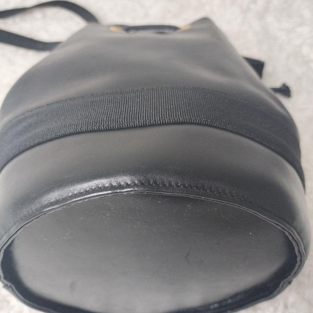 美品✨フェラガモ 巾着 ショルダーバッグ ヴァラ ガンチーニ ブラック