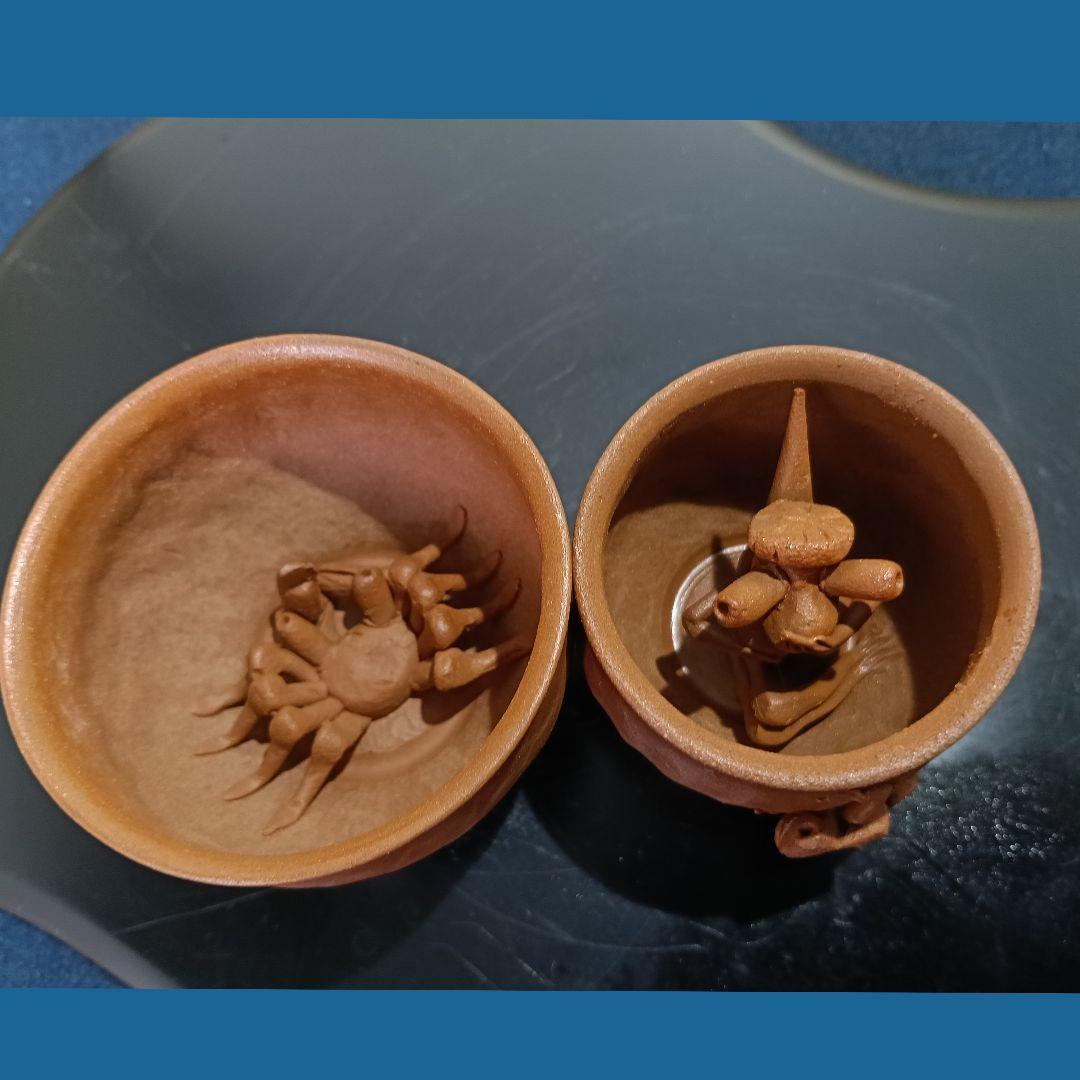 AN55 萬古焼 勝三 ぐい呑 湯呑 浮彫 カニ カッパ カエル 二点 酒器煎茶