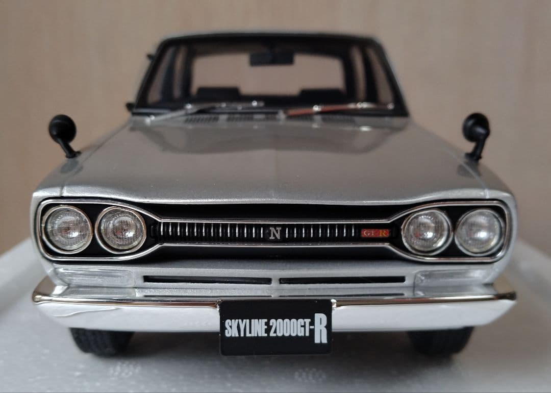 【限定７００台】京商 サムライ 1/18 ハコスカ 4ドア PGC10