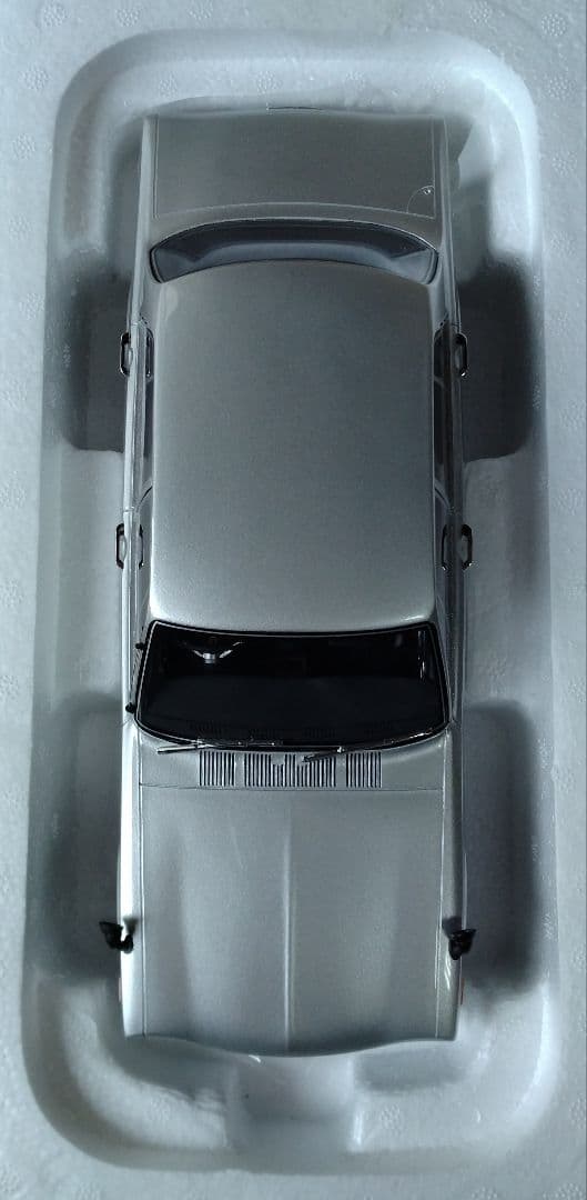 【限定７００台】京商 サムライ 1/18 ハコスカ 4ドア PGC10