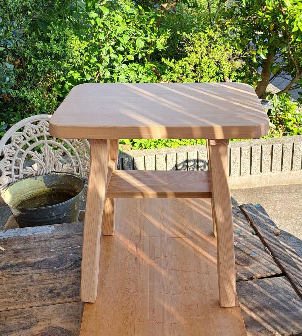 Aurelius さまへ桧スツールと ４段チェストです。