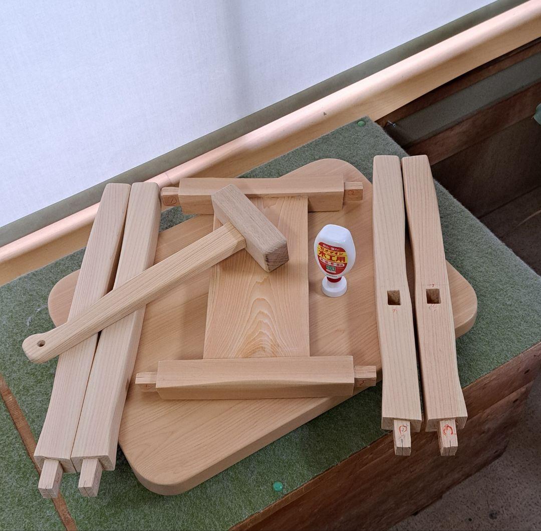 Aurelius さまへ桧スツールと ４段チェストです。