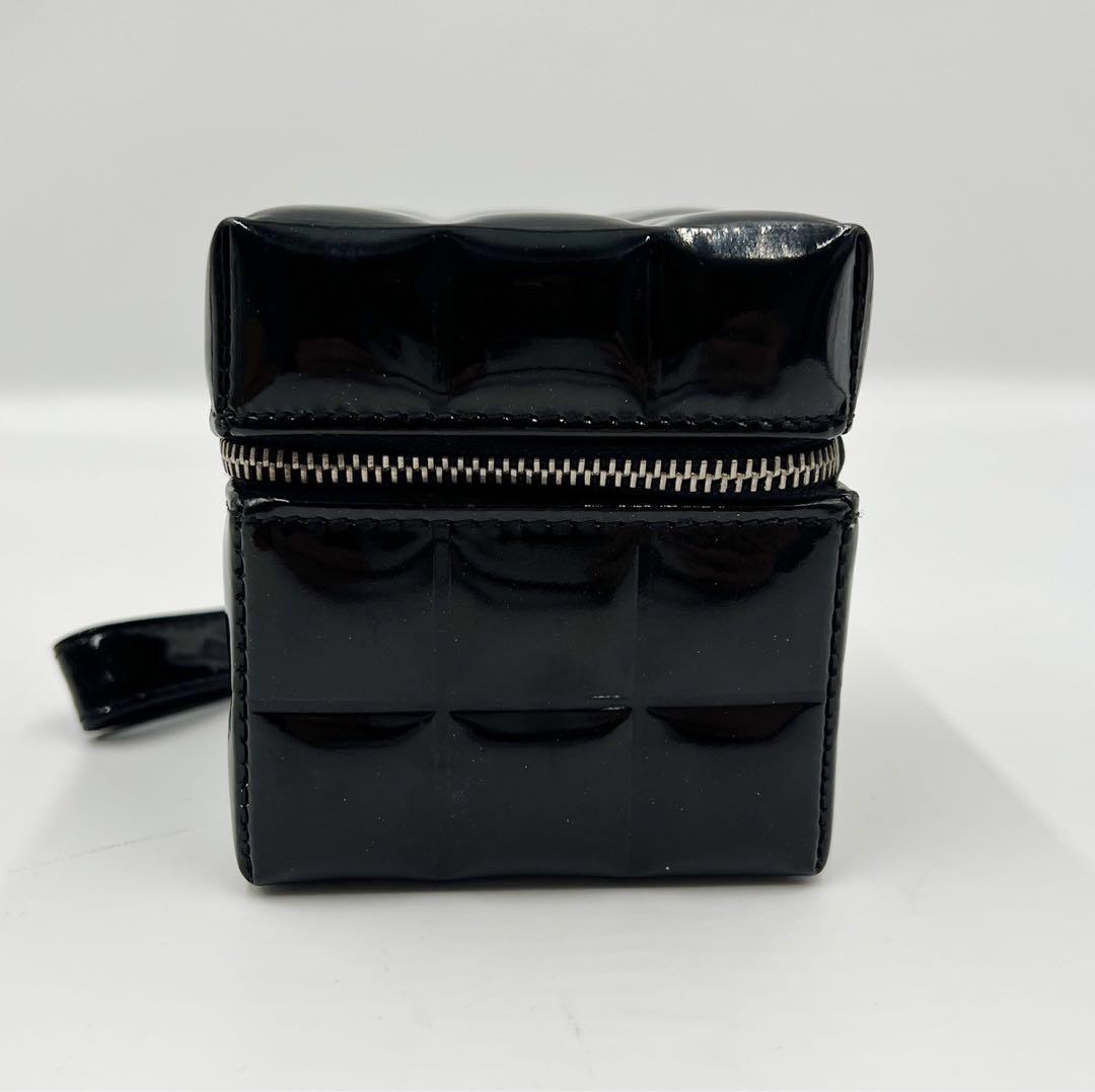 CHANEL シャネル　ココマーク　エナメル　バニティ　ポーチ　ブラック
