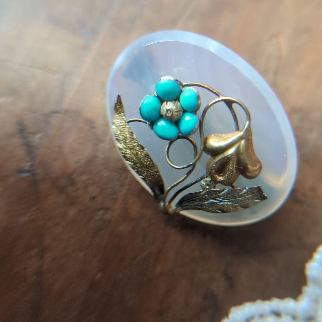 アンティーク】ホワイトカルセドニーとトルコ石の勿忘草ブローチ