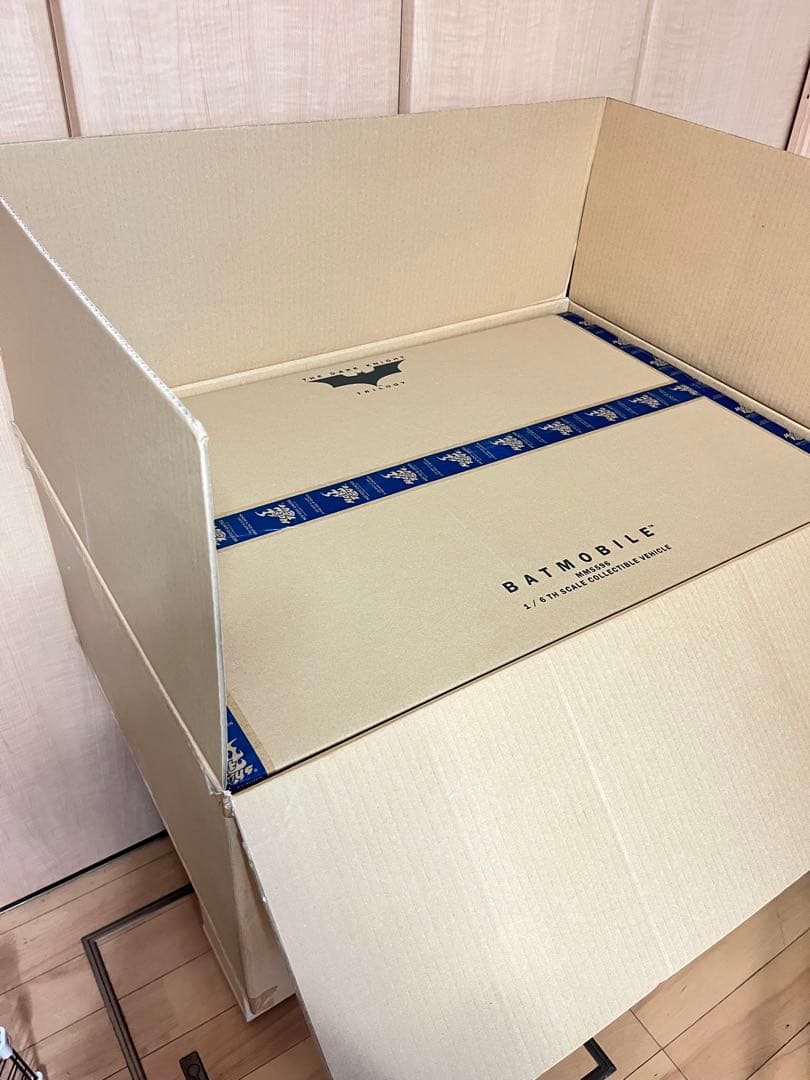 商品未開封　『バットマンビギンズ』バットモービルMMS596