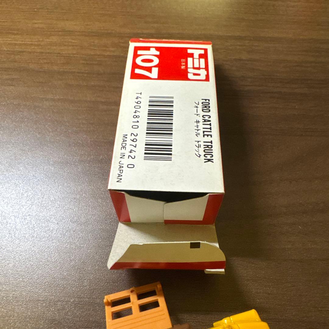 タータンです　トミカ フォードキャトルトラック 107 赤箱 日本製