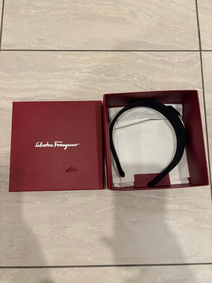 Salvatore Ferragamo 黒 リボンヘアバンド カチューシャ 美品