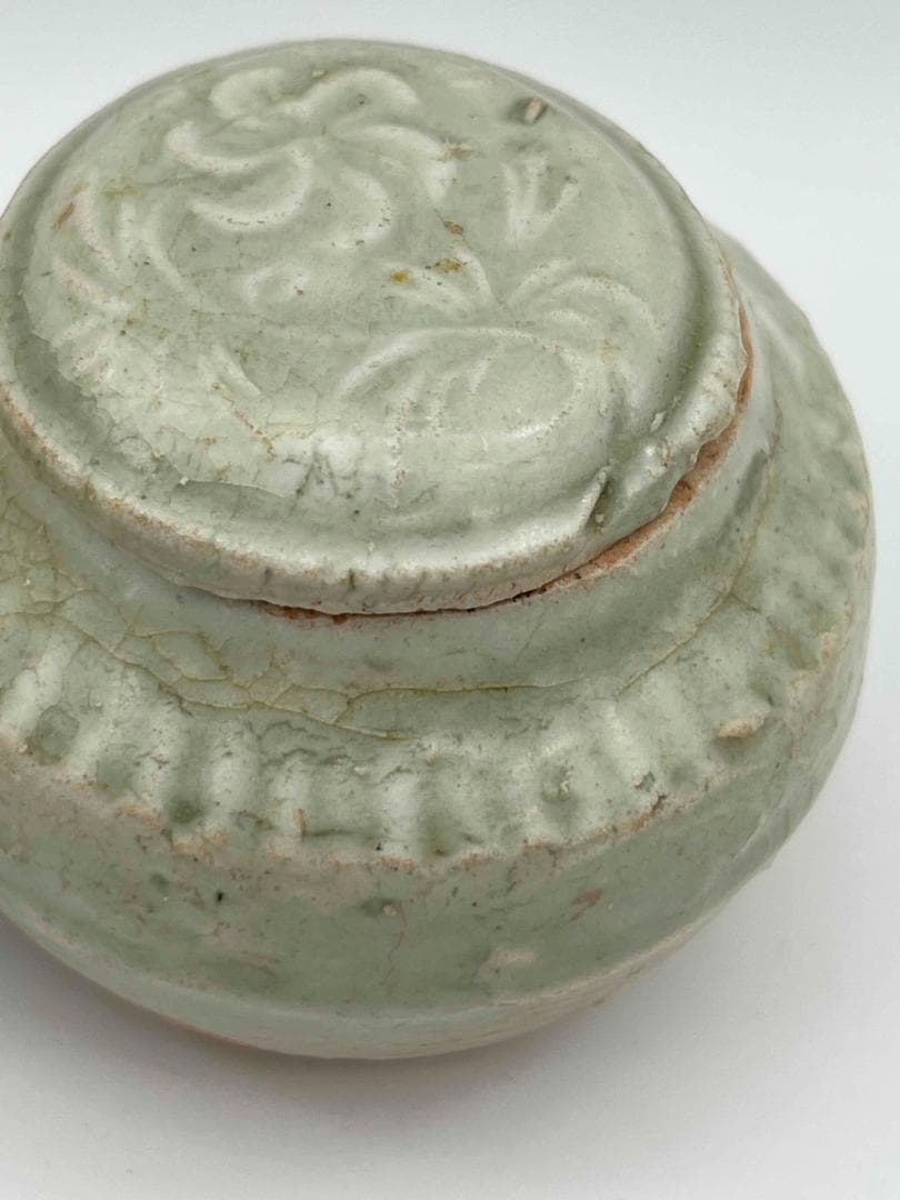 宋時代 青磁 越州窯 刻花卉文共蓋壺 蓋付き、 刻蓮花