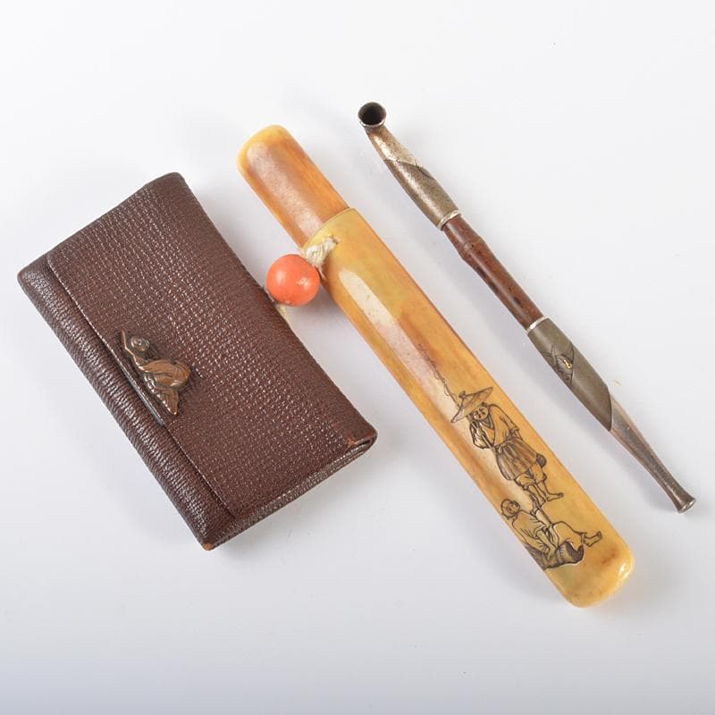 eee　彫金鳥文斑竹羅宇配管獣骨製人物刻配管入革製煙草入緒締玉BR6225 eee 彫金鳥文斑竹羅宇配管獣骨製人物刻配管入革製煙草入緒締玉BR6225