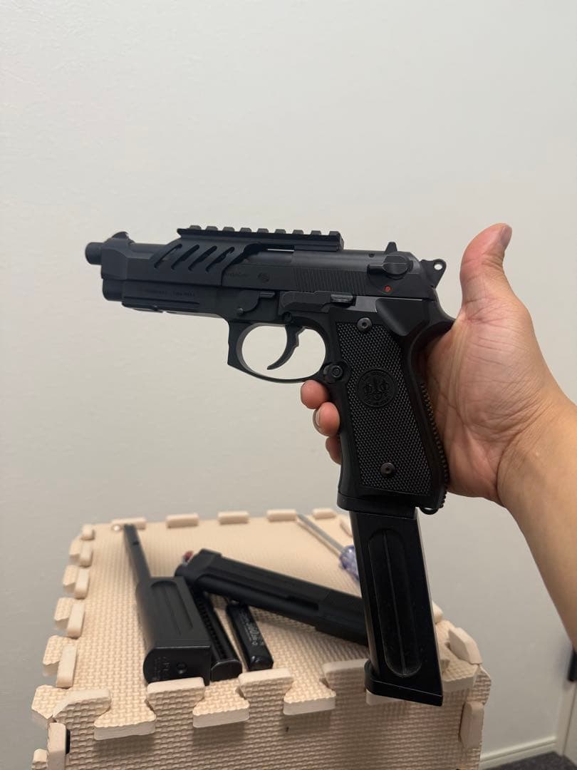 マルイ　M9A1 電動ガン ブラック 3マガジン付き